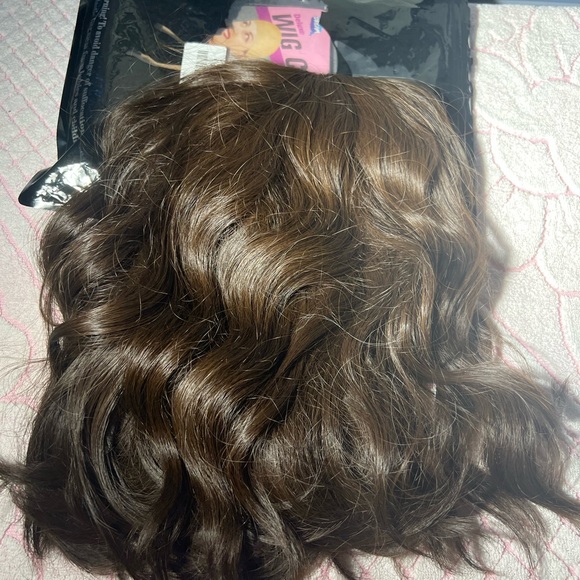 ENTRANCED STYLES Short Curly Wavy Bob Synthetic Wig With Bang Comes With Wig Cap - Picture 5 of 10